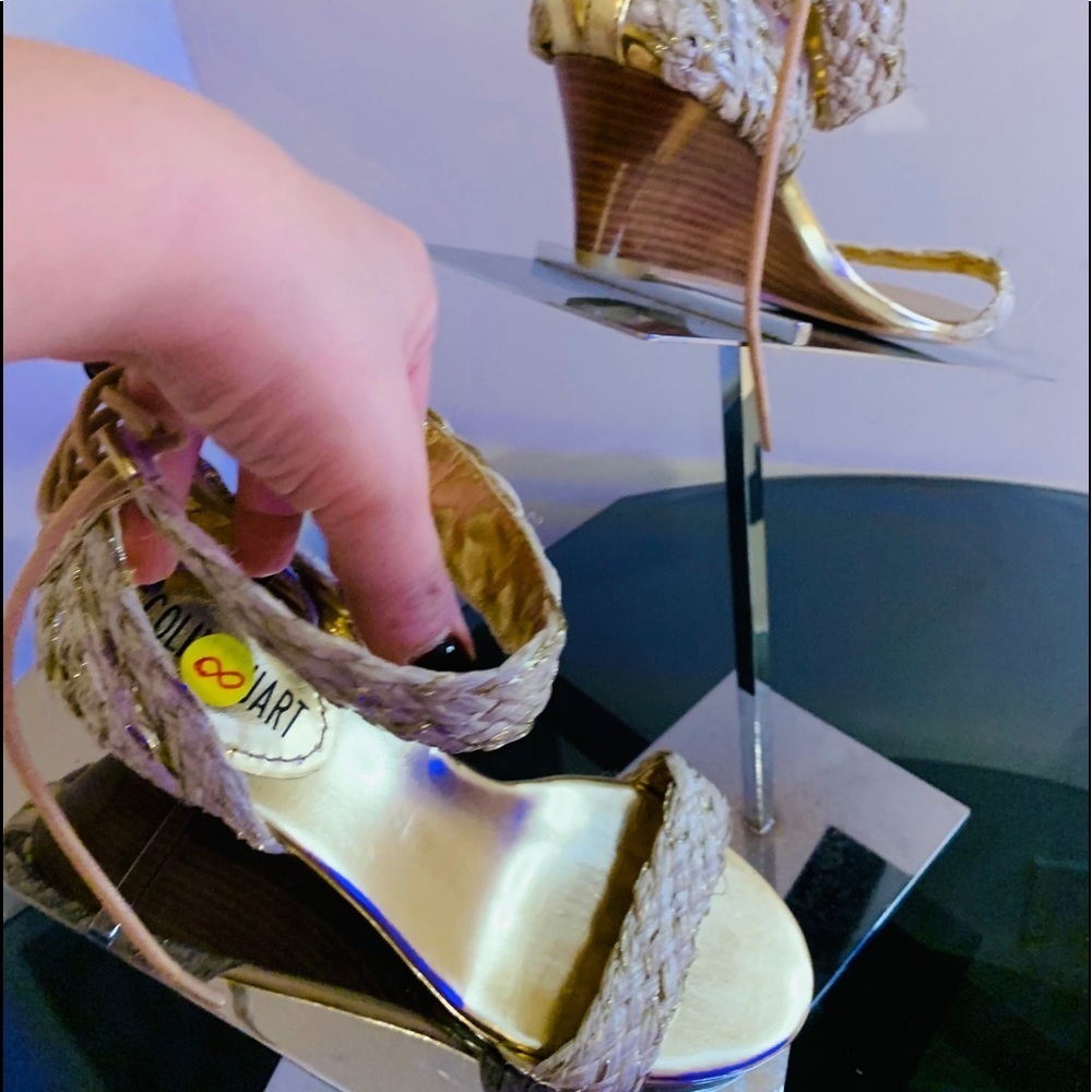S72- 💰💰SALE 💰💰Colin Stuart Beige Sandals size 8